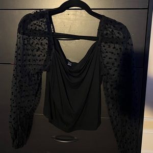 Stunning Black Mesh Puffy Sleeved Shirt 😍🖤